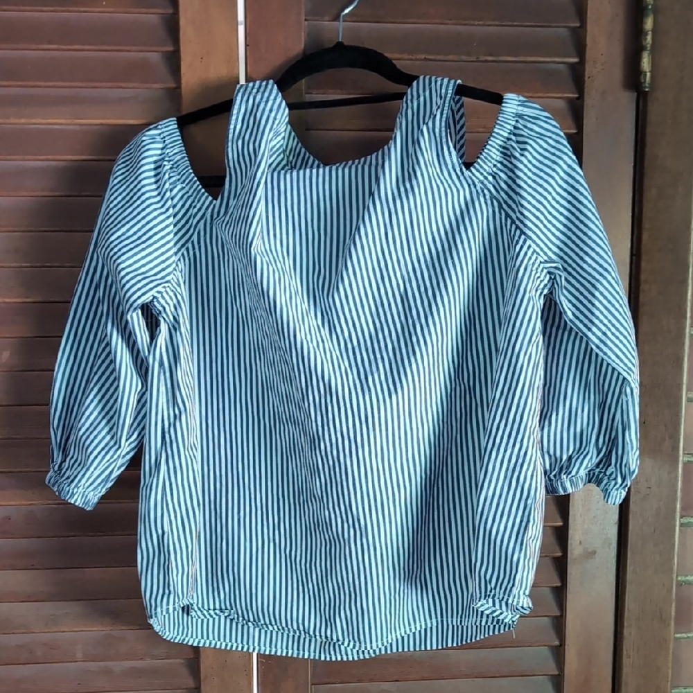 GAP Blue and White Cut Out 3/4 Sleeve Blouse